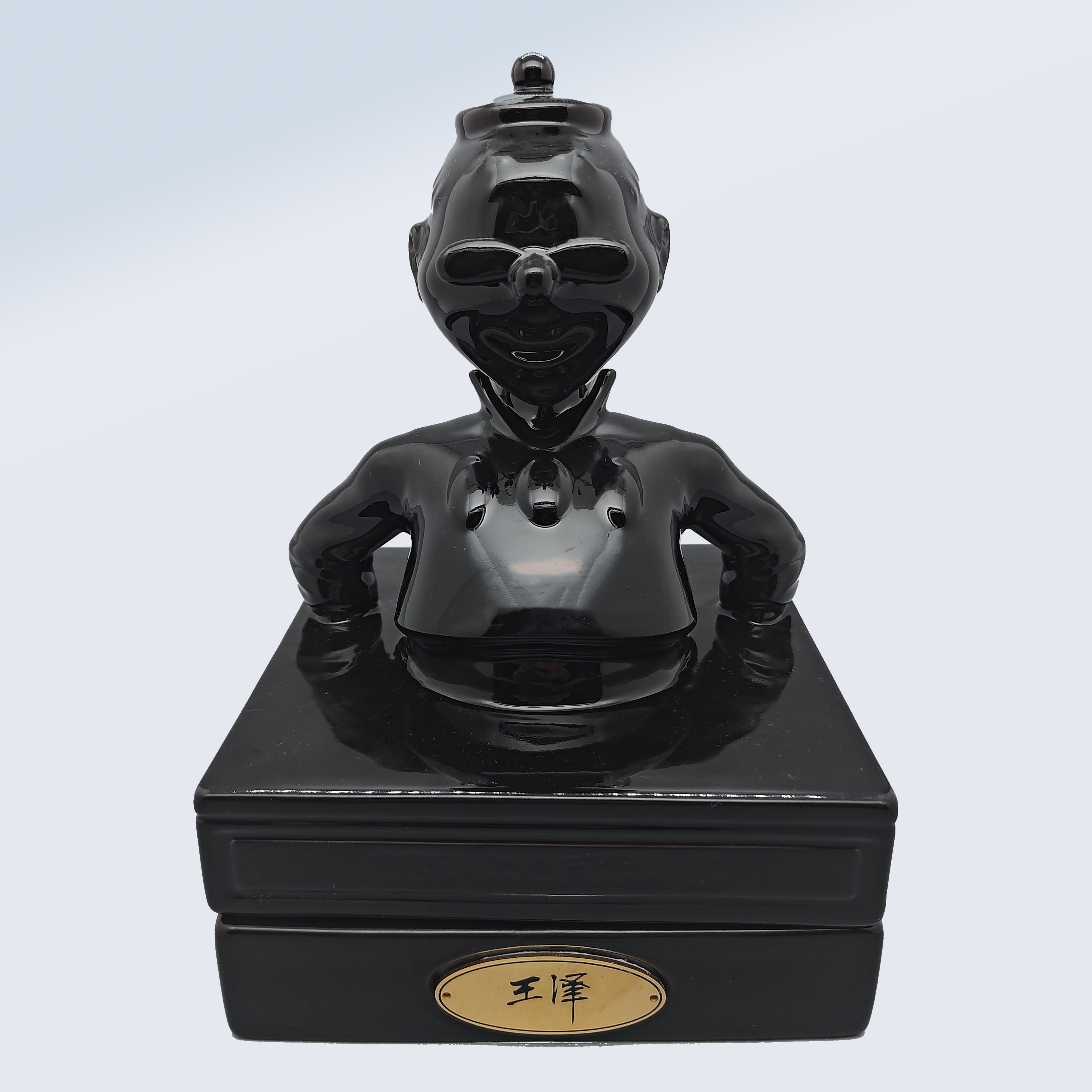 Old Master Q in mono (black)
