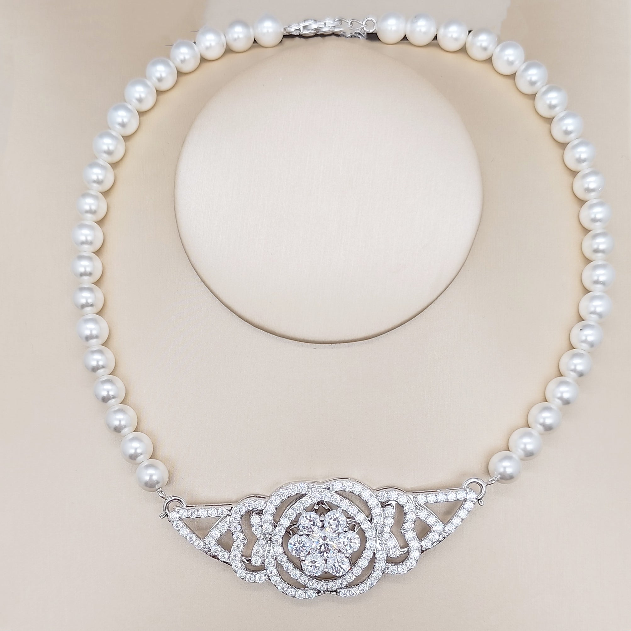 Flowers and flowers Pearl Necklace