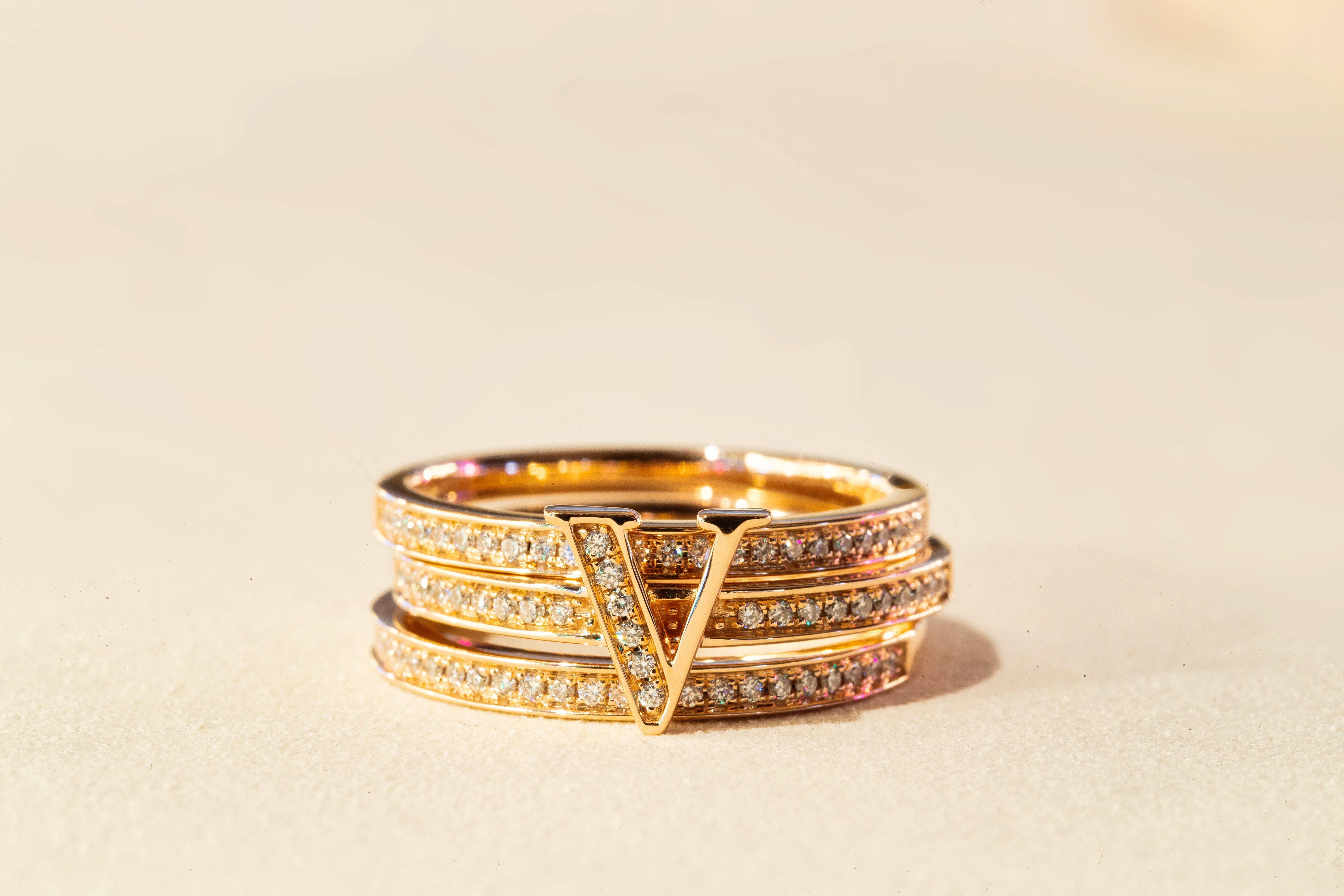 Graceful Harmony V Shape 18K Ring Set of 3