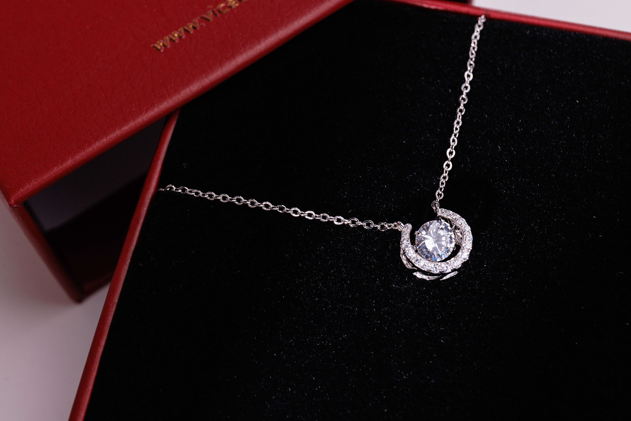 Dancing U Diamond Necklace