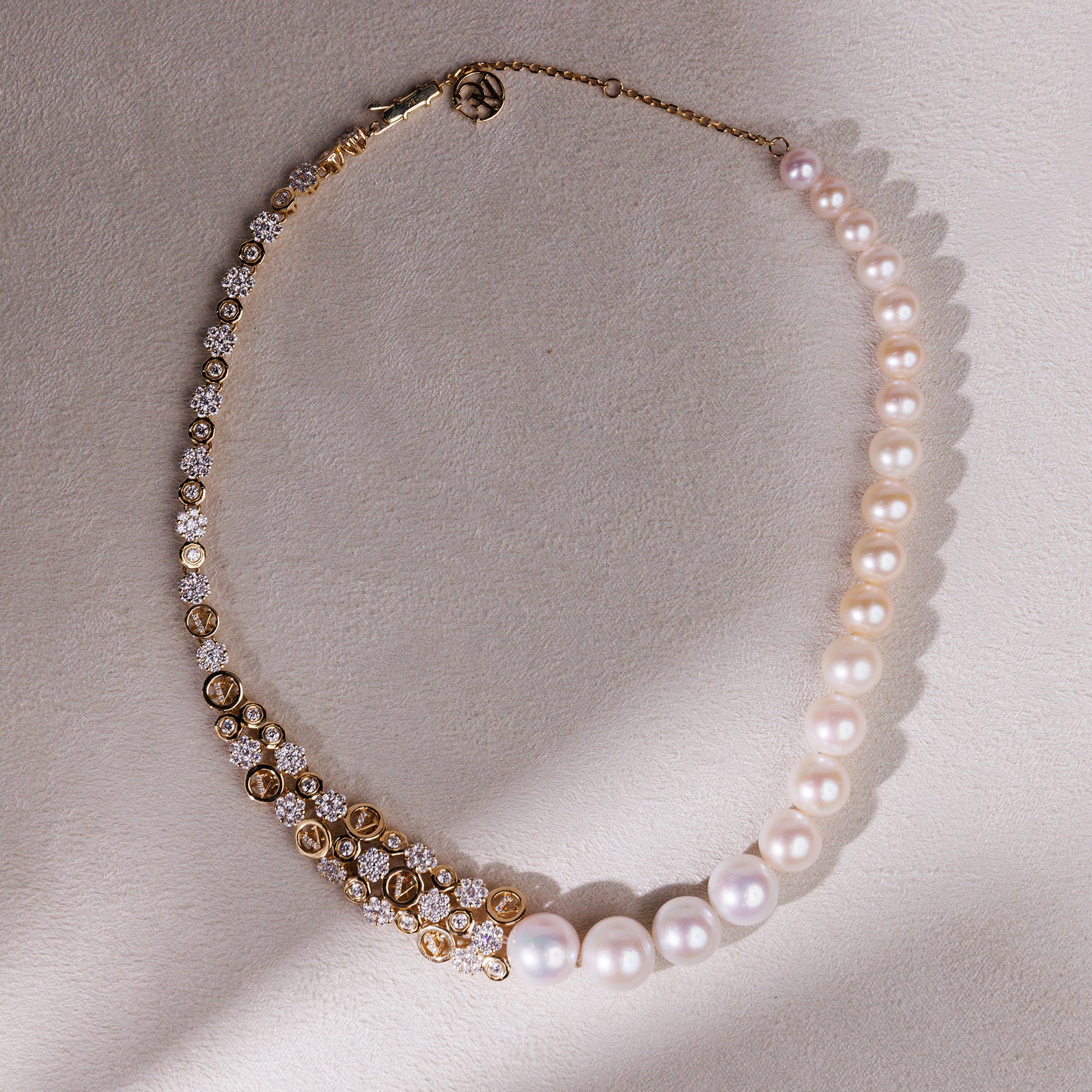 Delux Elegant Affinity Pearl Necklace(8V)