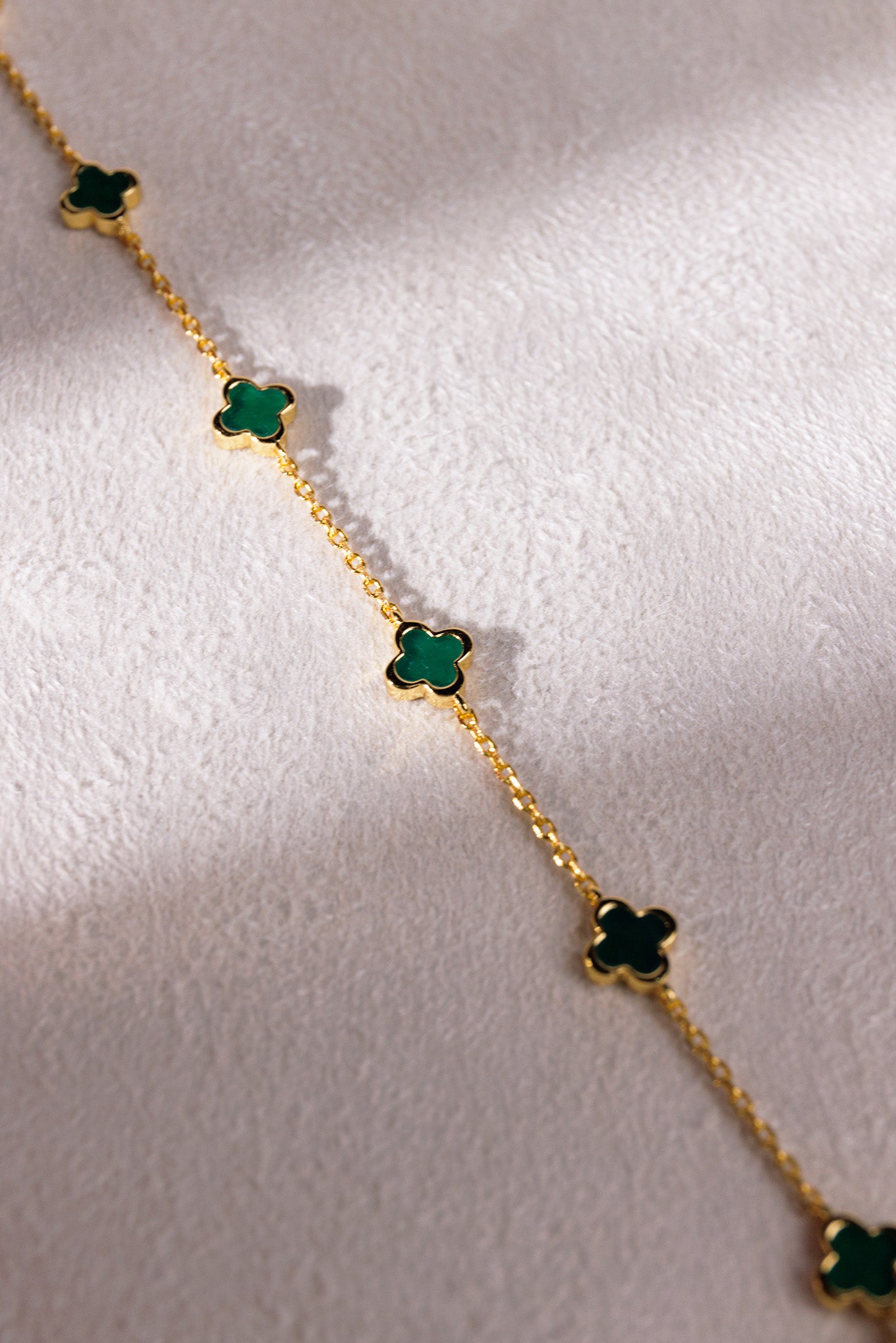 Clover Jade Bracelet (6mm)