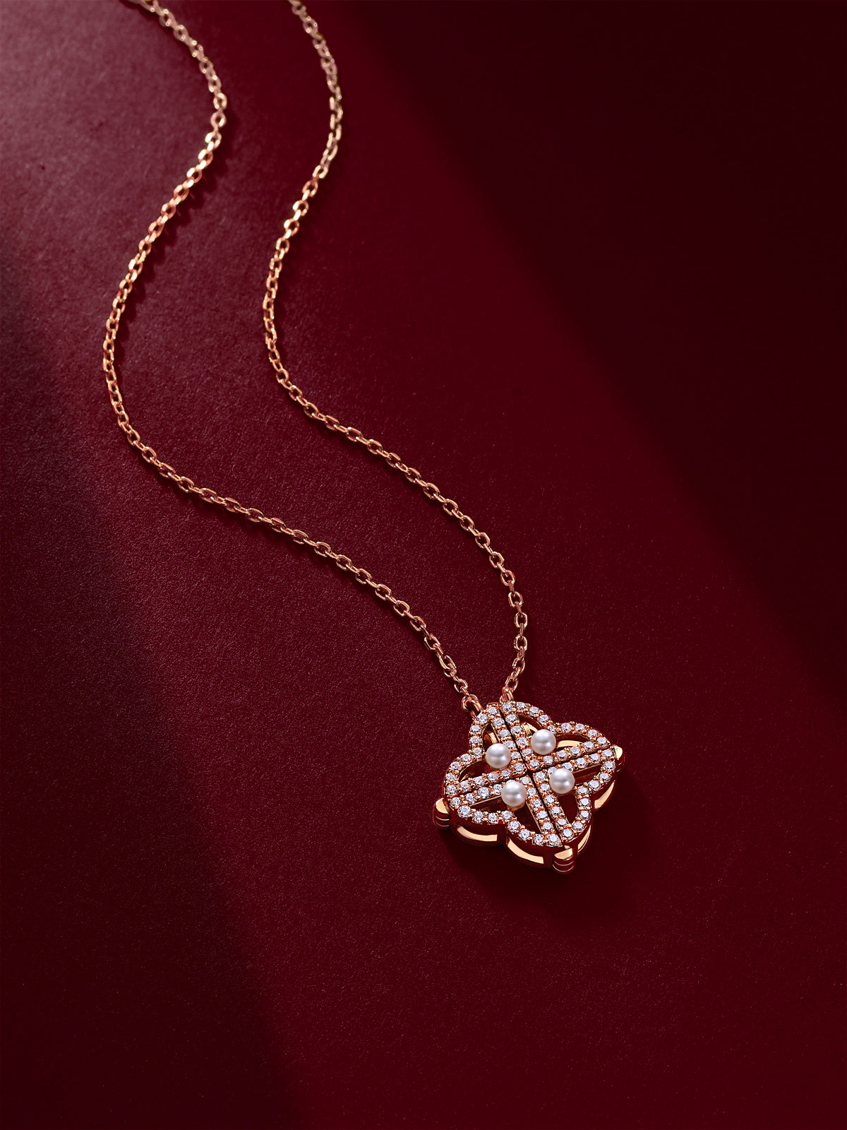 「璀璨連心鑽影頸鏈 」聯乘設計
「Linked Hearts Diamond Necklace」