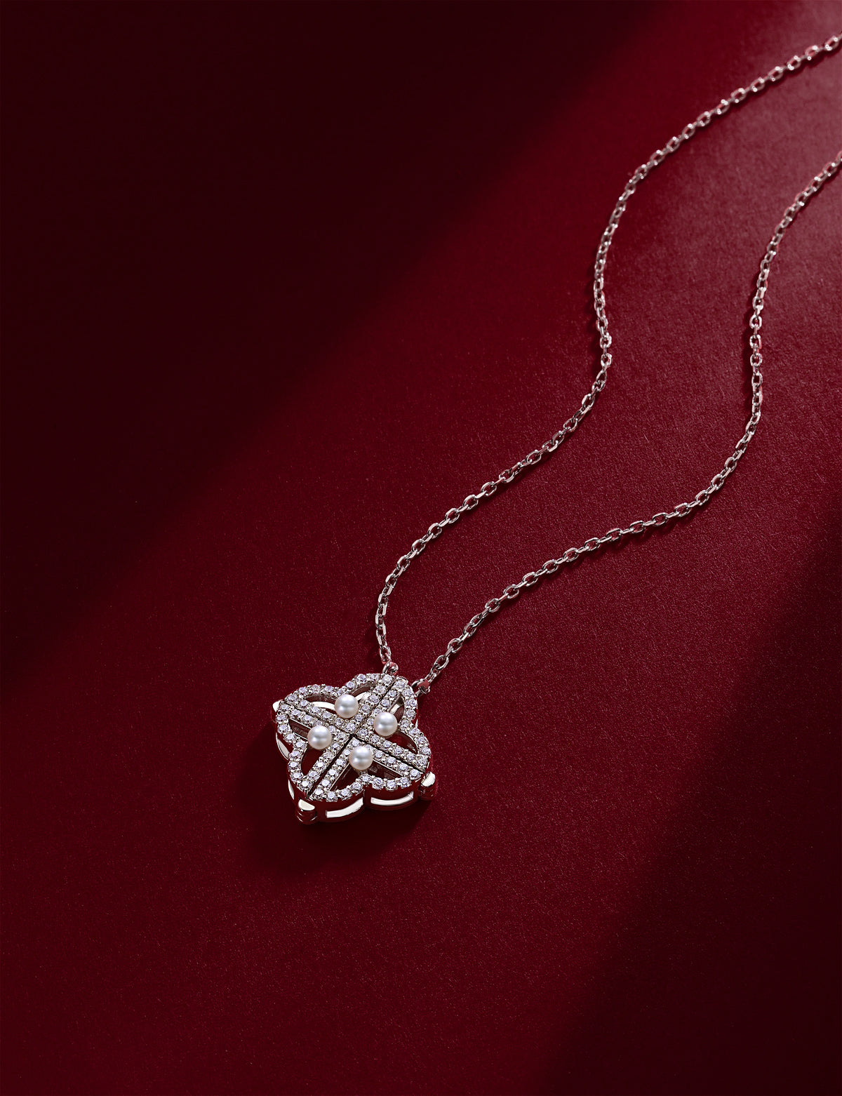 「璀璨連心鑽影頸鏈 」聯乘設計
「Linked Hearts Diamond Necklace」