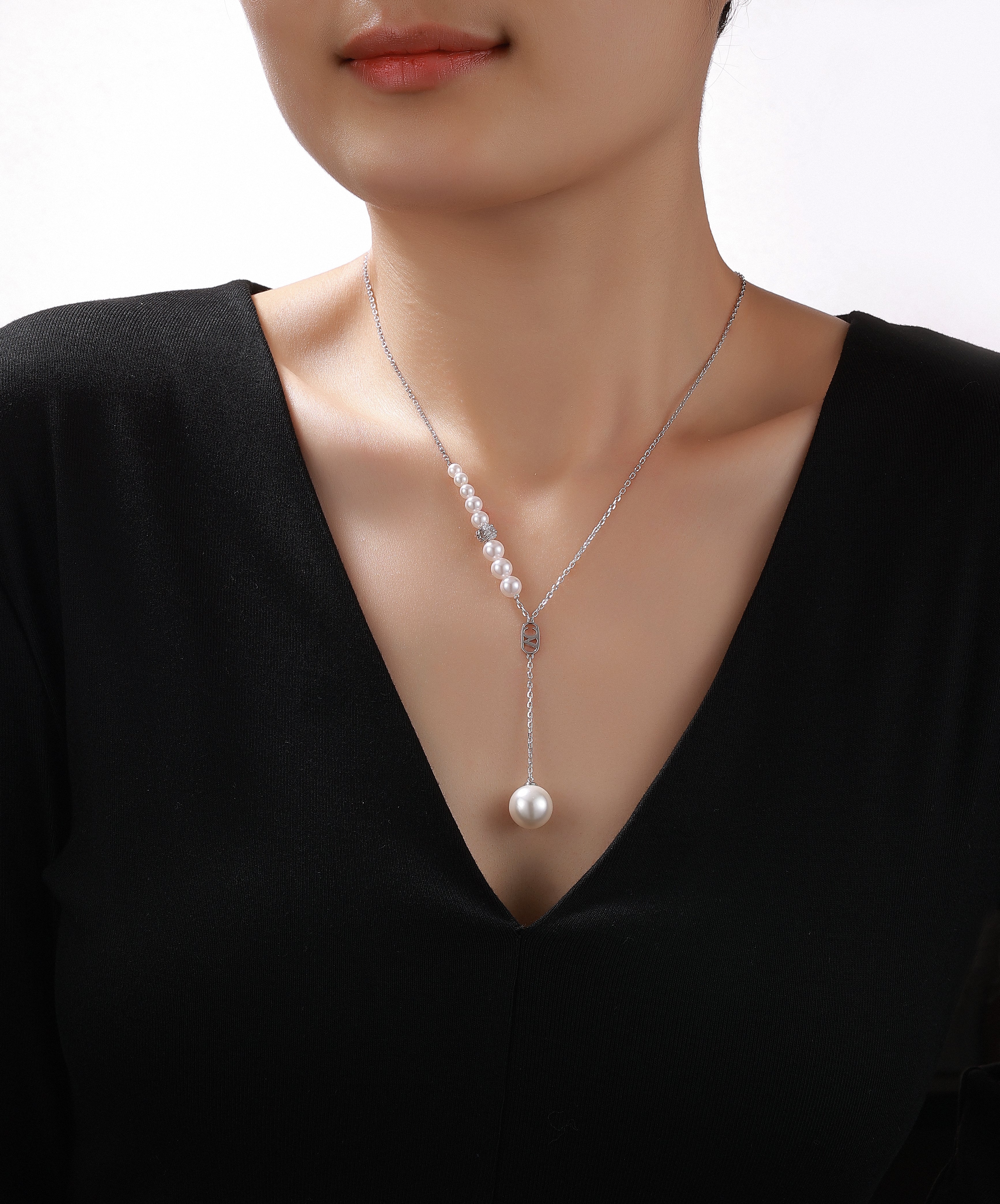 Graceful Serenity short Necklace